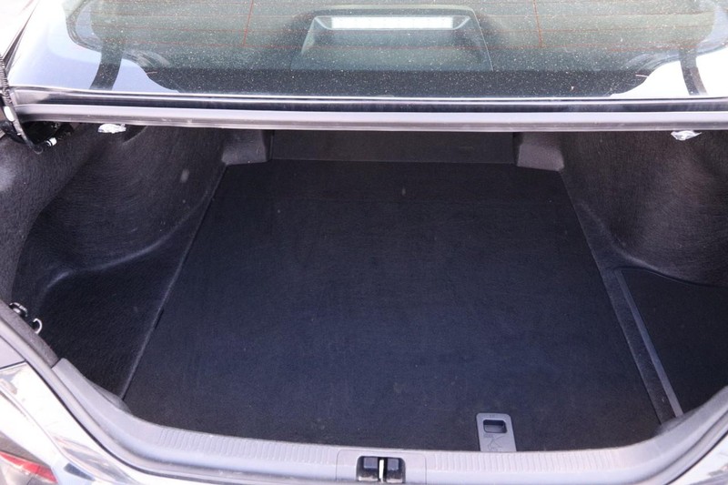 Toyota Camry Vehicle Full-screen Gallery Image 7