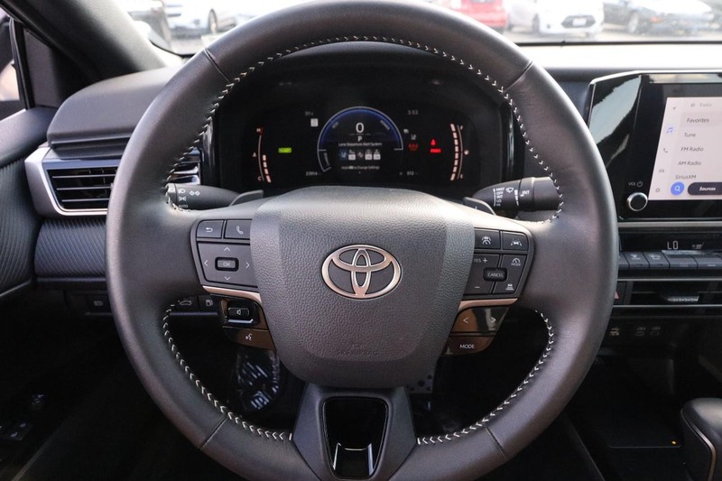 Toyota Camry Vehicle Full-screen Gallery Image 11