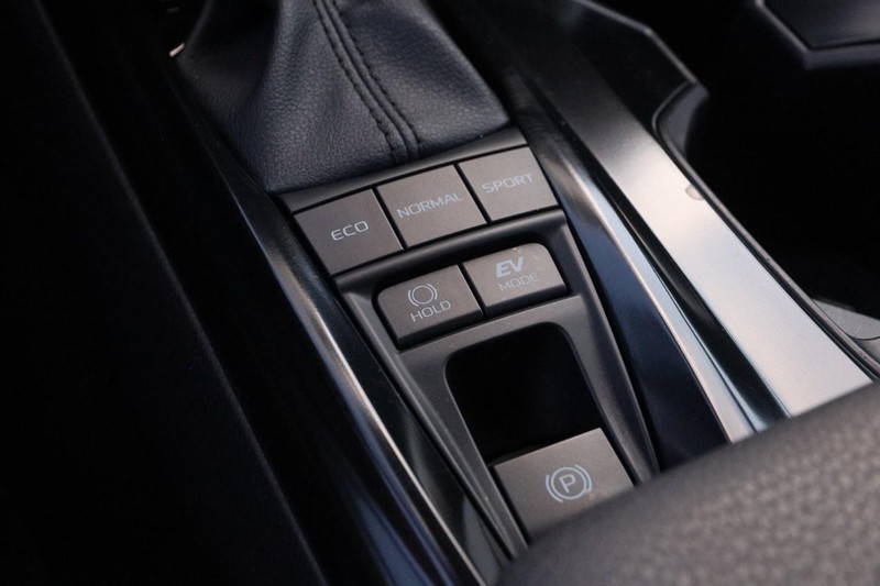 Toyota Camry Vehicle Full-screen Gallery Image 18