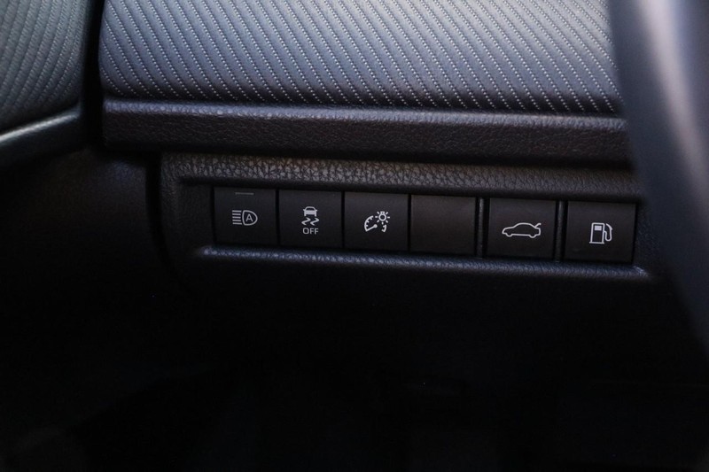 Toyota Camry Vehicle Full-screen Gallery Image 19