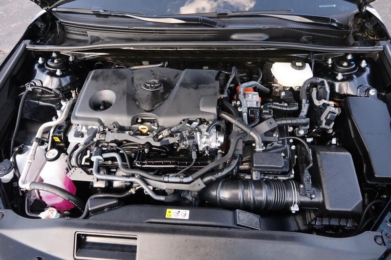 Toyota Camry Vehicle Full-screen Gallery Image 26