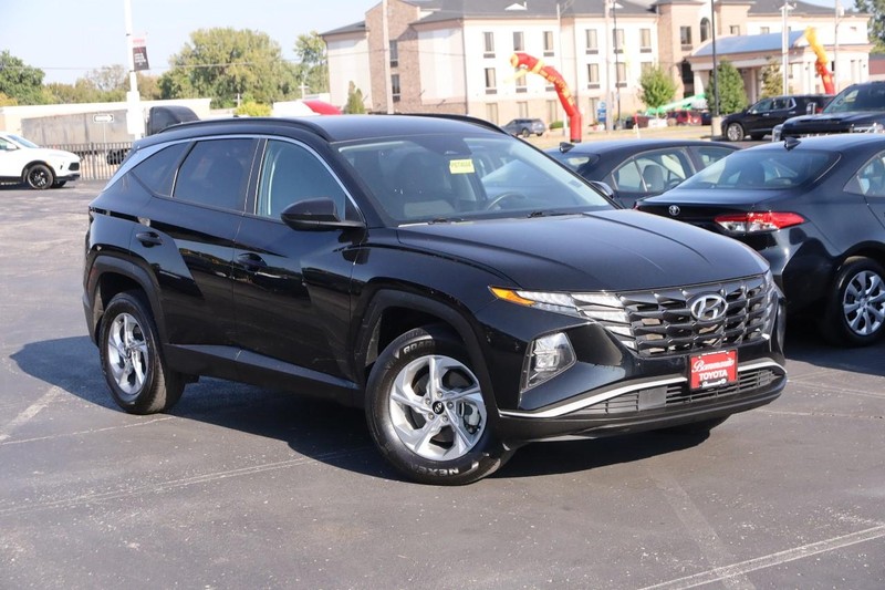 Hyundai Tucson Vehicle Full-screen Gallery Image 2