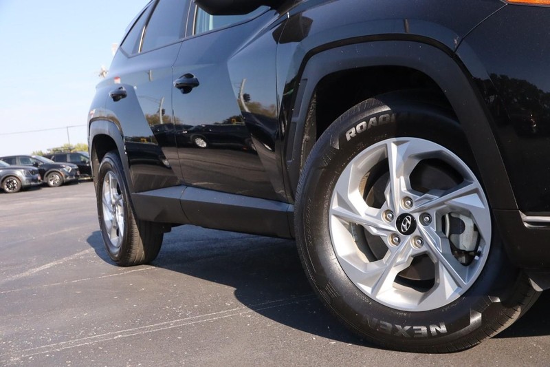 Hyundai Tucson Vehicle Full-screen Gallery Image 3