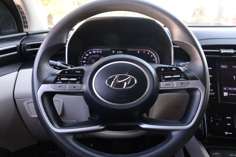 Hyundai Tucson Vehicle Full-screen Gallery Image 11