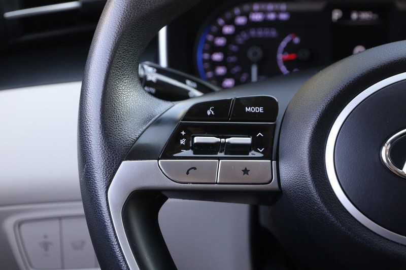 Hyundai Tucson Vehicle Full-screen Gallery Image 12