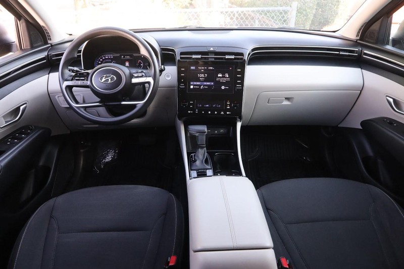 Hyundai Tucson Vehicle Full-screen Gallery Image 23