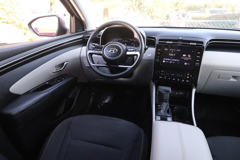 Hyundai Tucson Vehicle Full-screen Gallery Image 24