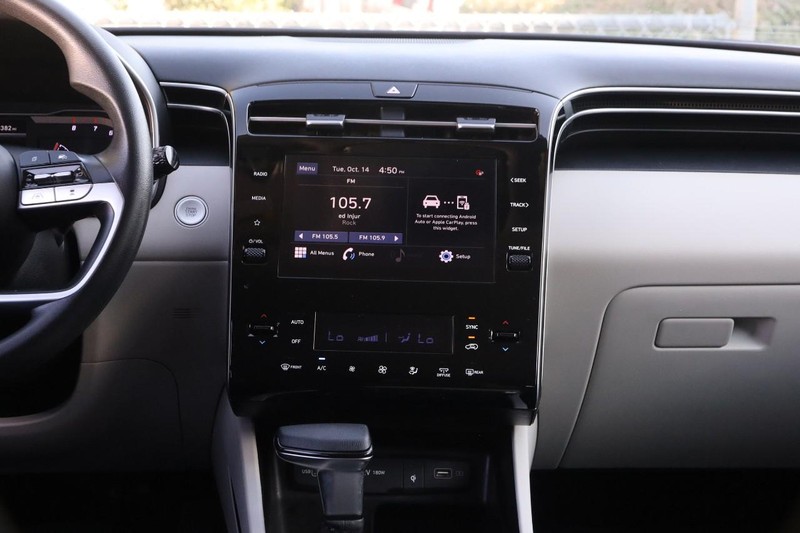 Hyundai Tucson Vehicle Full-screen Gallery Image 26