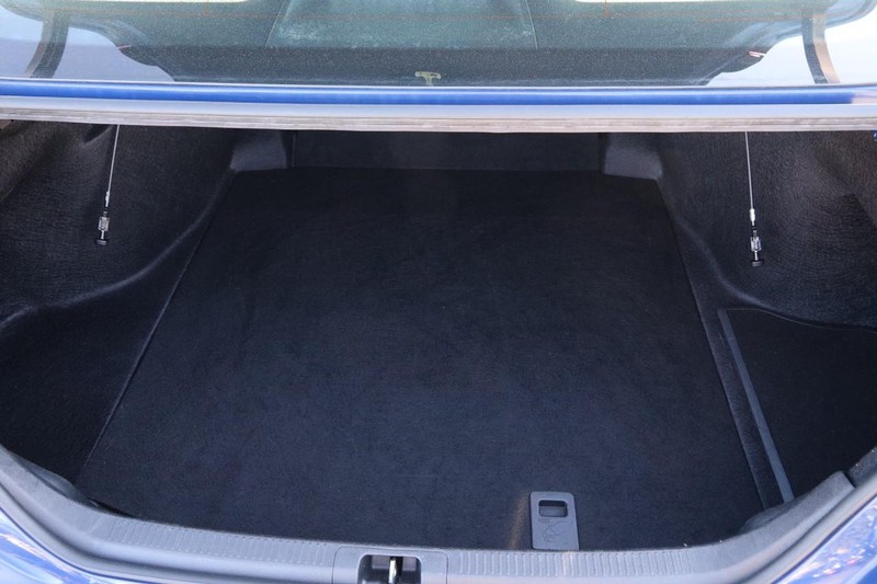 Toyota Camry Vehicle Full-screen Gallery Image 7