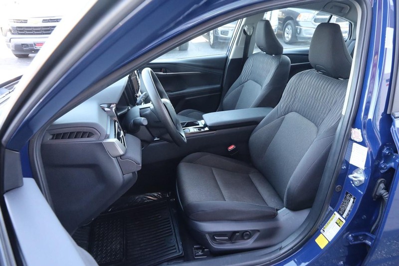 Toyota Camry Vehicle Full-screen Gallery Image 8