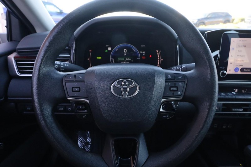 Toyota Camry Vehicle Full-screen Gallery Image 10