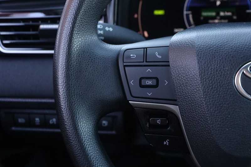 Toyota Camry Vehicle Full-screen Gallery Image 11