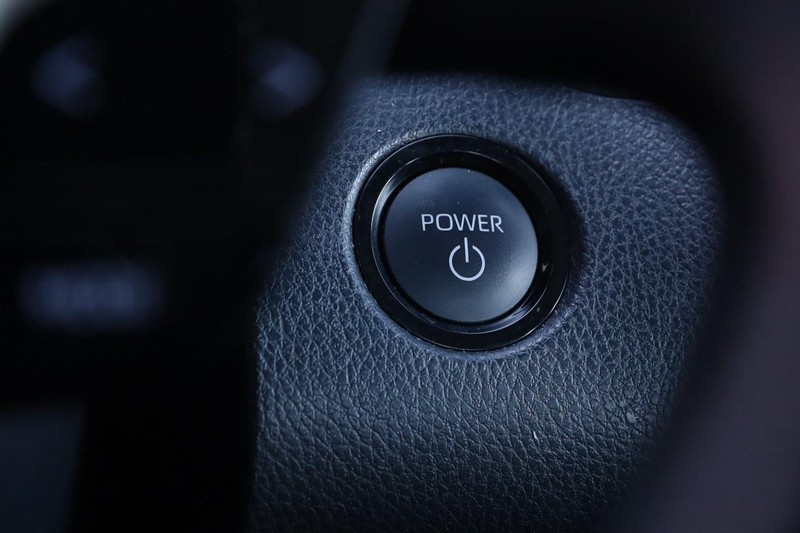 Toyota Camry Vehicle Full-screen Gallery Image 14