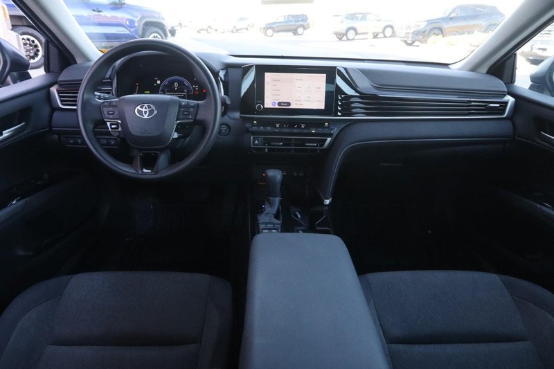 Toyota Camry Vehicle Full-screen Gallery Image 21