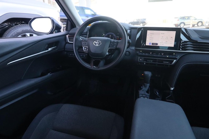 Toyota Camry Vehicle Full-screen Gallery Image 22