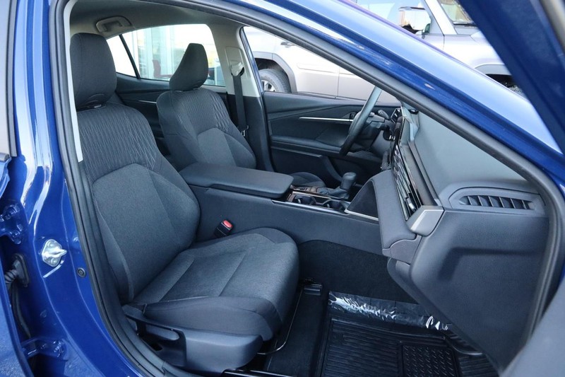 Toyota Camry Vehicle Full-screen Gallery Image 26