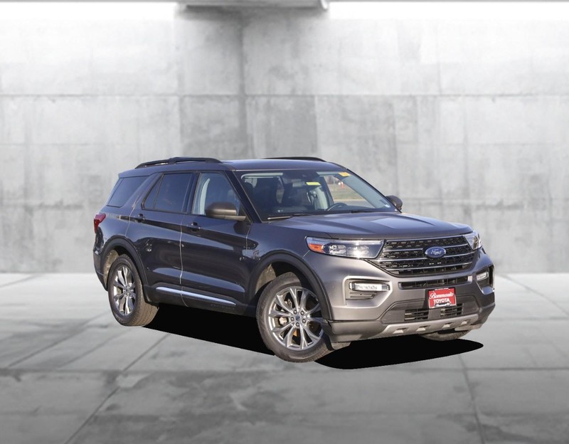 Ford Explorer Vehicle Full-screen Gallery Image 02