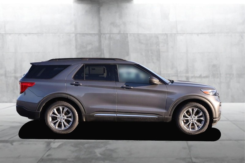 Ford Explorer Vehicle Full-screen Gallery Image 05