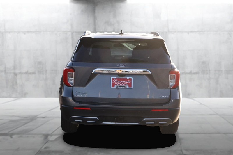 Ford Explorer Vehicle Full-screen Gallery Image 06