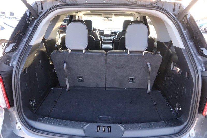 Ford Explorer Vehicle Full-screen Gallery Image 07