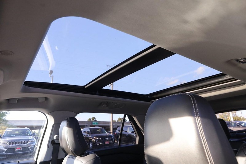 Ford Explorer Vehicle Full-screen Gallery Image 09