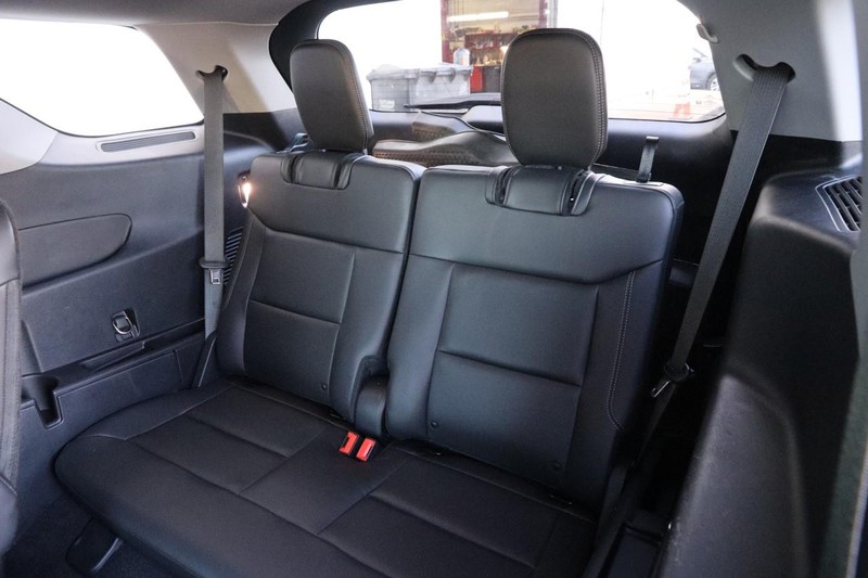 Ford Explorer Vehicle Full-screen Gallery Image 12