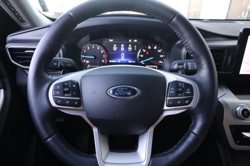 Ford Explorer Vehicle Full-screen Gallery Image 13