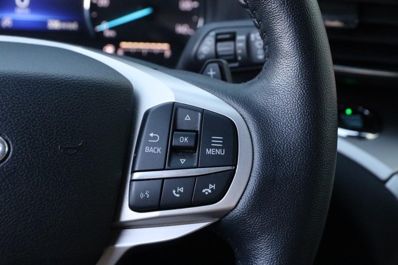 Ford Explorer Vehicle Full-screen Gallery Image 15