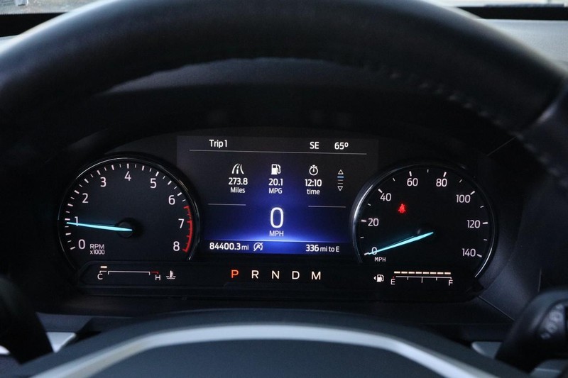 Ford Explorer Vehicle Full-screen Gallery Image 16