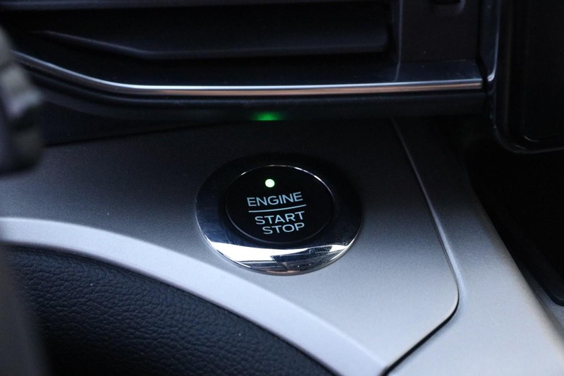 Ford Explorer Vehicle Full-screen Gallery Image 17