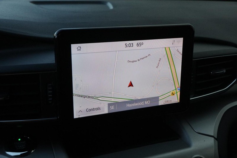 Ford Explorer Vehicle Full-screen Gallery Image 18