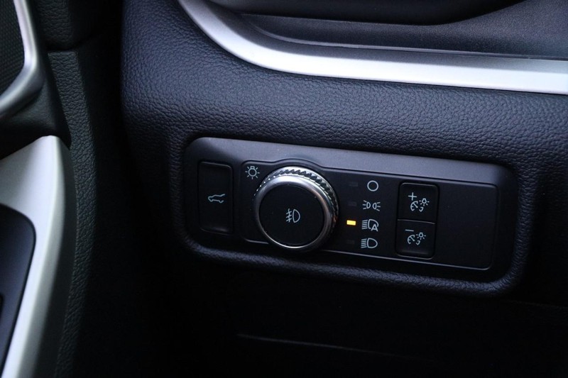 Ford Explorer Vehicle Full-screen Gallery Image 22