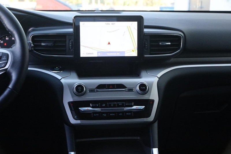 Ford Explorer Vehicle Full-screen Gallery Image 26