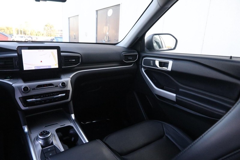 Ford Explorer Vehicle Full-screen Gallery Image 27