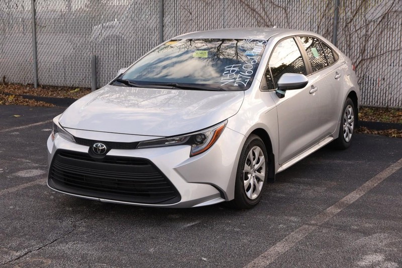 Toyota Corolla Vehicle Full-screen Gallery Image 4
