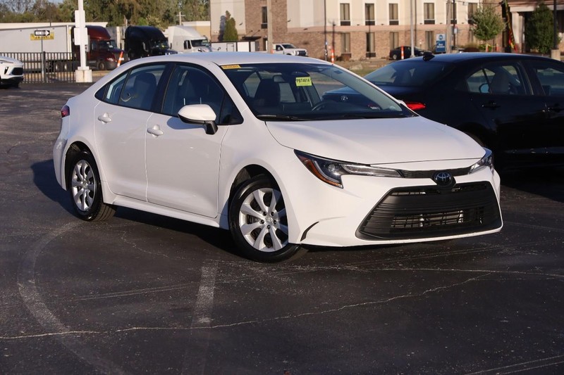 Toyota Corolla Vehicle Full-screen Gallery Image 2