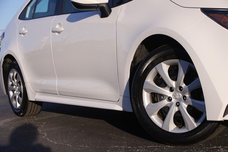 Toyota Corolla Vehicle Full-screen Gallery Image 3