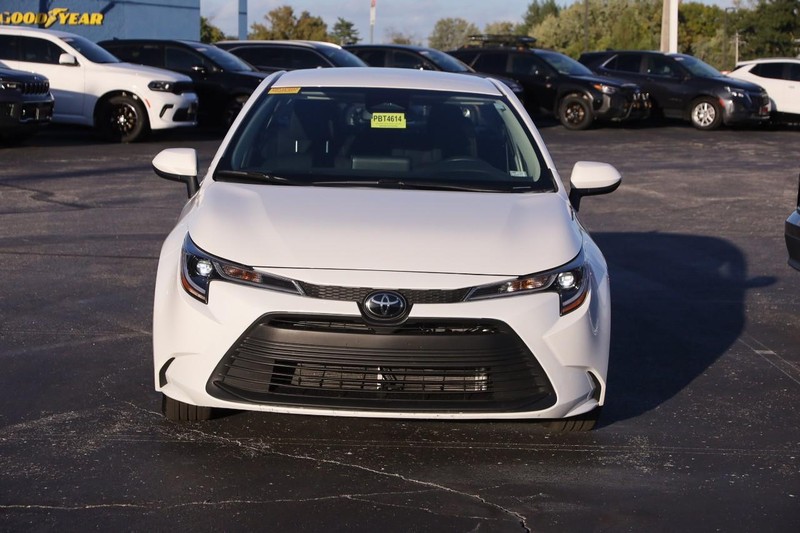 Toyota Corolla Vehicle Full-screen Gallery Image 4