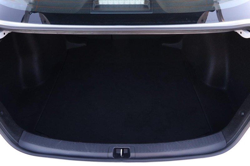 Toyota Corolla Vehicle Full-screen Gallery Image 7