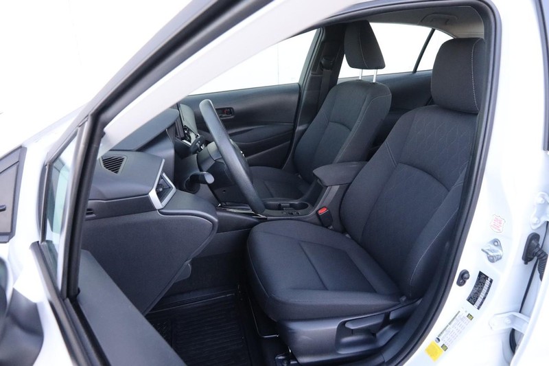 Toyota Corolla Vehicle Full-screen Gallery Image 8