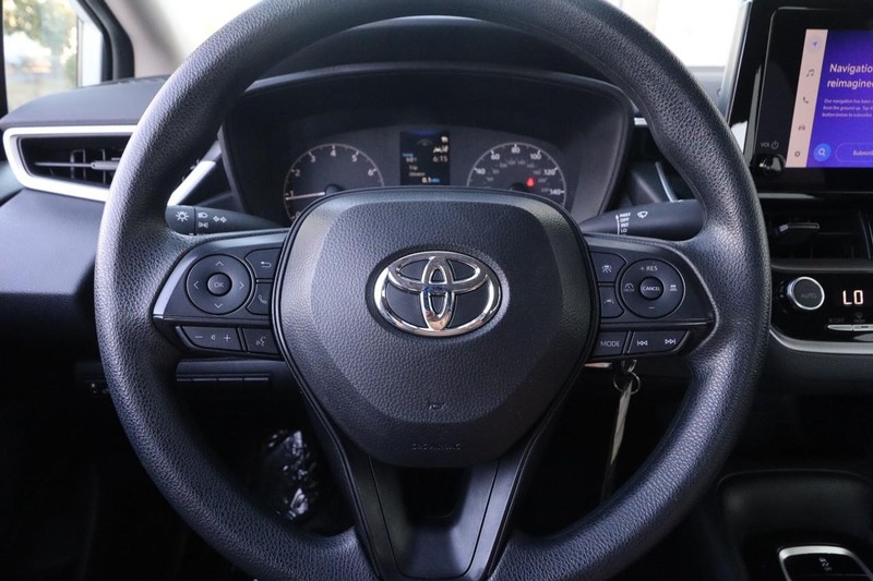 Toyota Corolla Vehicle Full-screen Gallery Image 10
