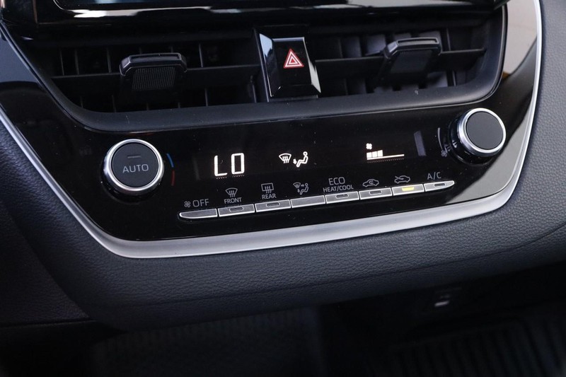 Toyota Corolla Vehicle Full-screen Gallery Image 16