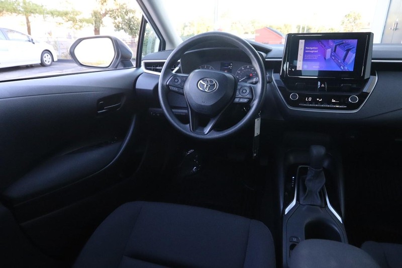 Toyota Corolla Vehicle Full-screen Gallery Image 18