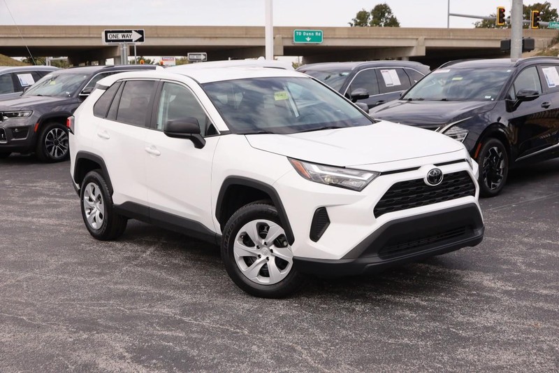 Toyota RAV4 Vehicle Full-screen Gallery Image 2