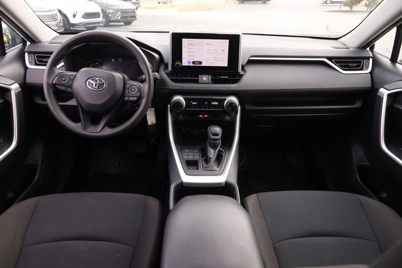 Toyota RAV4 Vehicle Full-screen Gallery Image 10