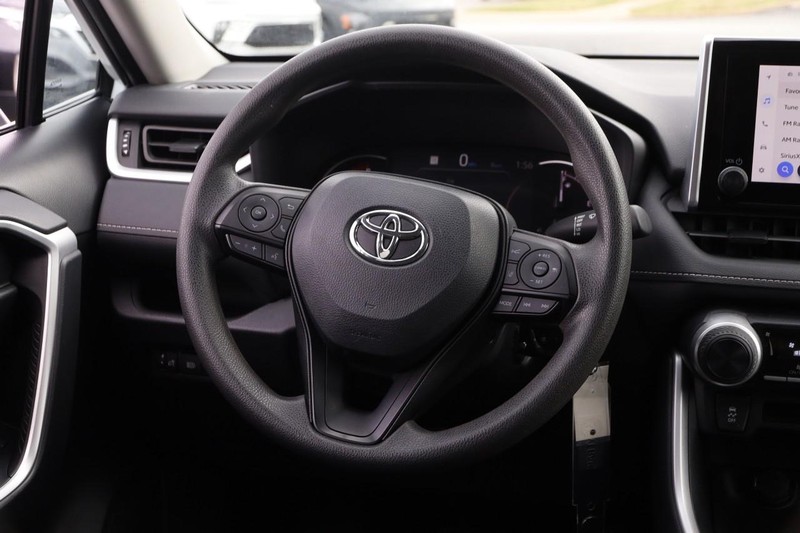 Toyota RAV4 Vehicle Full-screen Gallery Image 12