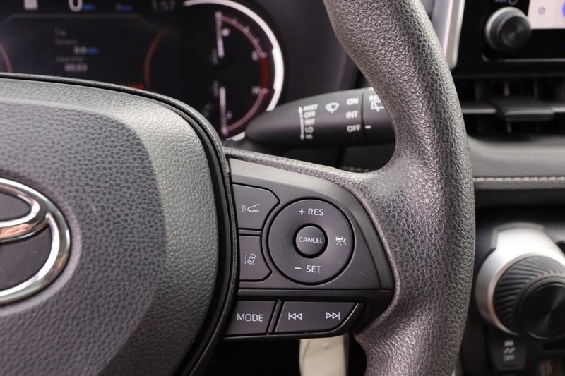 Toyota RAV4 Vehicle Full-screen Gallery Image 17