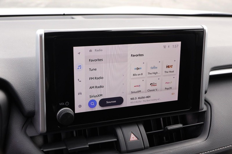 Toyota RAV4 Vehicle Full-screen Gallery Image 19