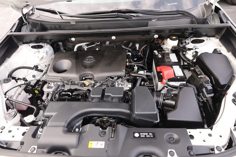 Toyota RAV4 Vehicle Full-screen Gallery Image 24