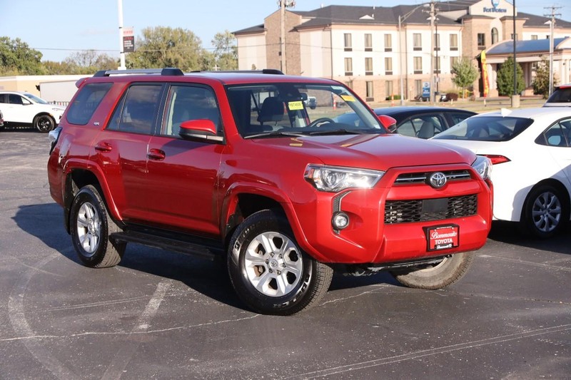 Toyota 4Runner Vehicle Full-screen Gallery Image 2